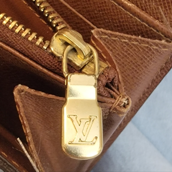 Authentic Louis Vuitton Long Wallet. Very gently worn. - Picture 7 of 9